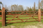 дървена ограда по поръчка с хоризонтални дъски